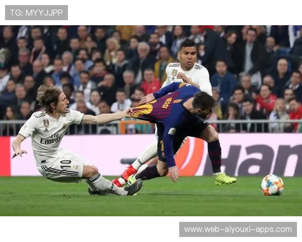 皇马锋线结构暴露短板，无高中锋困局待解